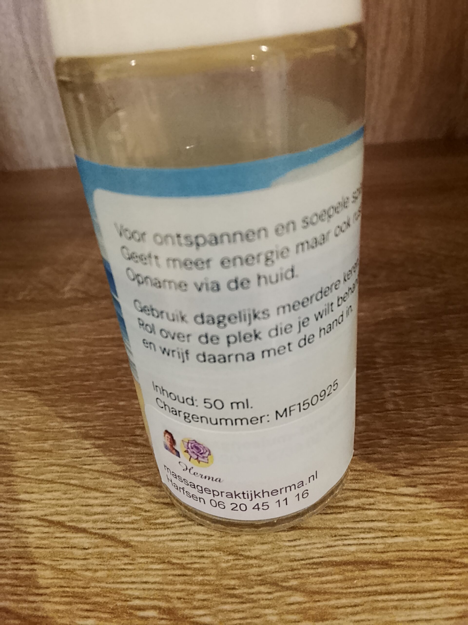 rol bij spierpijn een rol Magnesiumolie over de pijnlijke plek. Masseer dit in en laat het intrekken. In je hum met Magnesium bij Masssagepraktijk Herma in Harfsen Lochem - Achterhoek