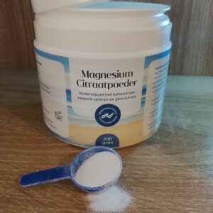 Magnesium Citraatpoeder met maatschepje. In je hum met Magnesium bij Massagepraktijk Herma in Harfsen bij Lochem in de Achterhoek